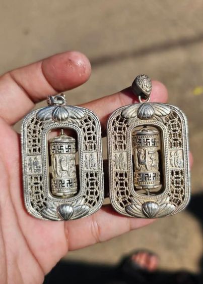 อื่นๆ ขายจี้เก่า มีตอก 999 ไม่ทราบวัสดุ น้ำหนัก 80 กรัม 2 ชิ้น 