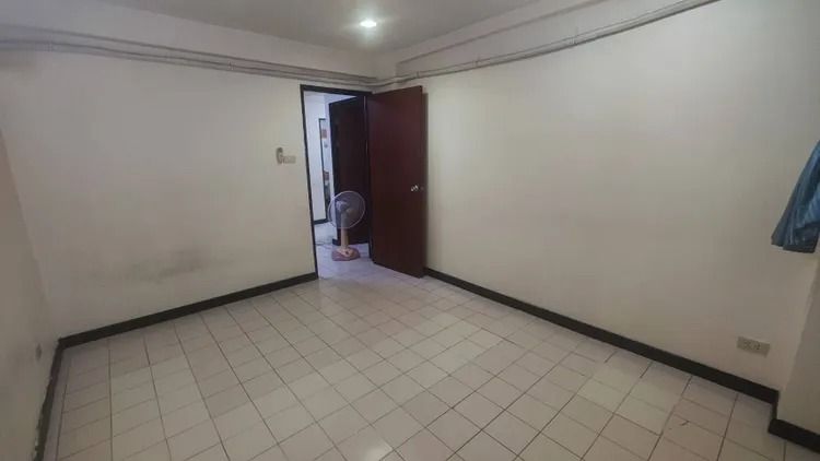 ไม่มี สร้างเสร็จก่อน 2010 ขายคอนโด การเคหะธนบุรี พระราม2ซอย60 ชั้น3 ขนาด 64 ตรม ตามสภาพ รูปที่ 3