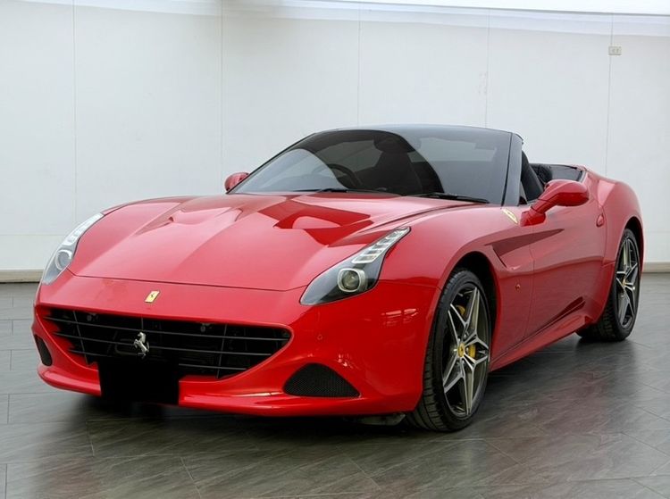 รถ Ferrari California T 3.9 สี แดง