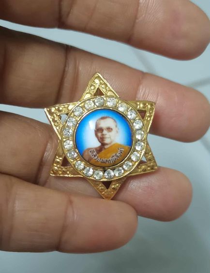 เข็มกลัดหลวงพ่อฤษีลิงดำ