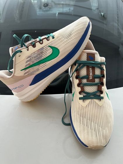 ไม่ระบุ ขาว รองเท้าออกกำลังกาย Under Armour ขายถูก รองเท้า Nike ของแท้ สภาพสวย 42.5 270cm โละ หลายคู่