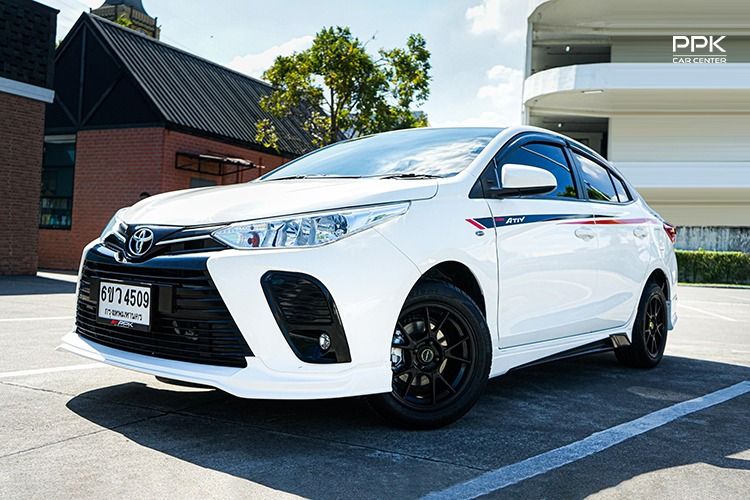 รถ Toyota Yaris ATIV 1.2 Entry สี ขาว