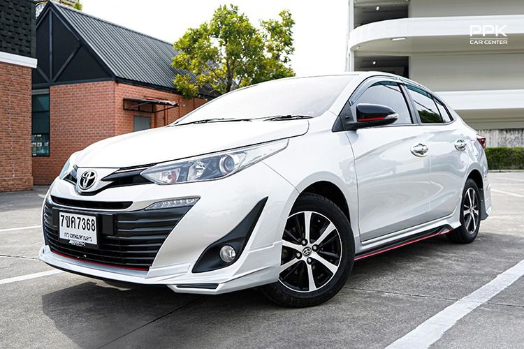 รถ Toyota Yaris ATIV 1.2 S สี เทา