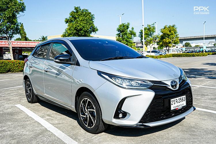 Toyota Yaris 2021 1.2 Sport Premium Sedan เบนซิน ไม่ติดแก๊ส เกียร์อัตโนมัติ เทา รูปที่ 3