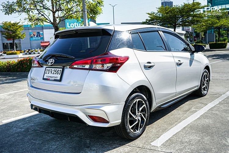 Toyota Yaris 2021 1.2 Sport Premium Sedan เบนซิน ไม่ติดแก๊ส เกียร์อัตโนมัติ เทา รูปที่ 4
