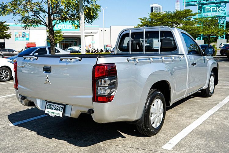 Mitsubishi Triton 2022 2.5 GL Pickup ดีเซล ไม่ติดแก๊ส เกียร์ธรรมดา เทา รูปที่ 4