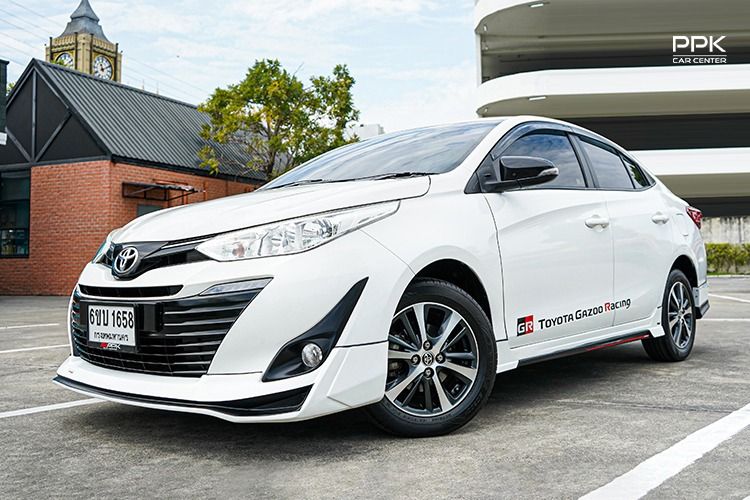 รถ Toyota Yaris ATIV 1.2 Mid สี ขาว