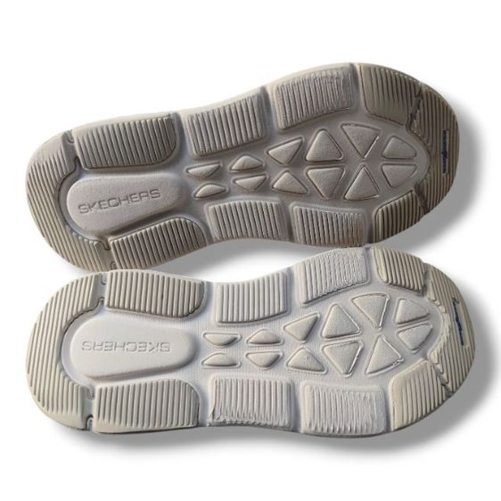 

รองเท้า Skechers Max Cushioning Delta สีเบจขาว Size 42 (26.5 cm) รูปที่ 7