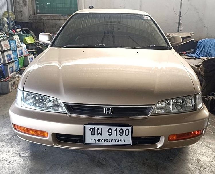 รถ Honda Accord 2.2 VTi EX สี น้ำตาล