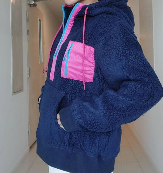 J.Crew Vintage Fleece Hoodie – เสื้อฮู้ดขนแกะ Sherpa สี Navy ตัดชมพู-ฟ้า สไตล์วินเทจ 90s รูปที่ 2