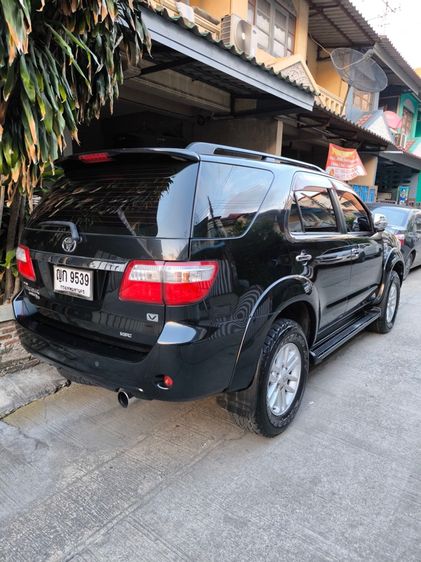 Toyota Fortuner 2011 3.0 V 4WD Van ดีเซล ไม่ติดแก๊ส เกียร์อัตโนมัติ ดำ รูปที่ 2
