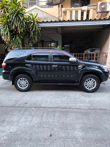 Toyota Fortuner 2011 3.0 V 4WD Van ดีเซล ไม่ติดแก๊ส เกียร์อัตโนมัติ ดำ รูปที่ 4