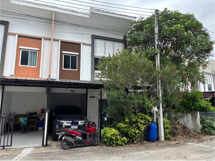 หมู่บ้านไลโอเพชรเกษม 81