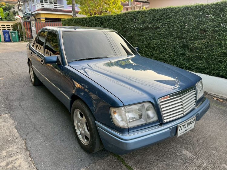 Mercedes-Benz E-Class 1994 E220 Sedan เบนซิน ไม่ติดแก๊ส เกียร์อัตโนมัติ น้ำเงิน รูปที่ 3