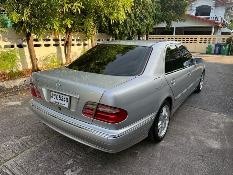 Mercedes-Benz E-Class 2005 E240 Sedan เบนซิน ไม่ติดแก๊ส เกียร์อัตโนมัติ เทา รูปที่ 4