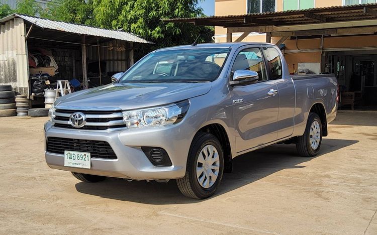 รถ Toyota Hilux Revo 2.4 J Plus สี บรอนซ์เงิน