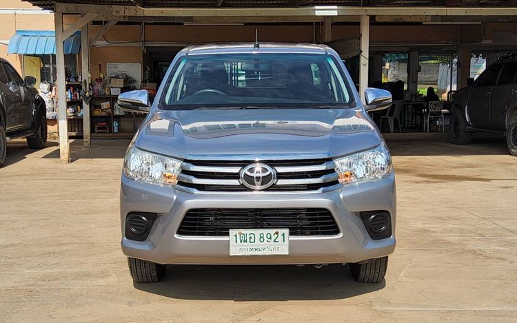 Toyota Hilux Revo 2017 2.4 J Plus Pickup ดีเซล ไม่ติดแก๊ส เกียร์ธรรมดา บรอนซ์เงิน รูปที่ 2