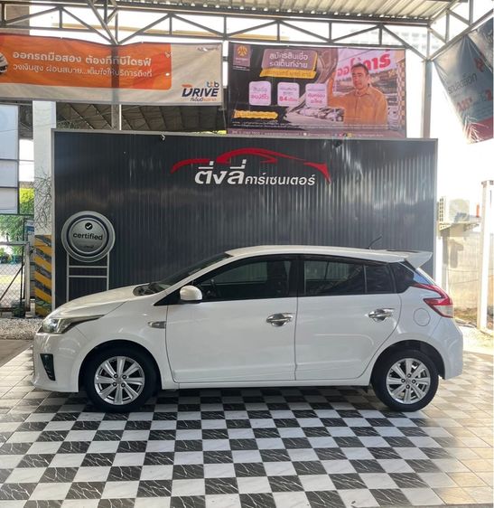 Toyota Yaris 2015 1.2 E Sedan เบนซิน ไม่ติดแก๊ส เกียร์อัตโนมัติ ขาว รูปที่ 3