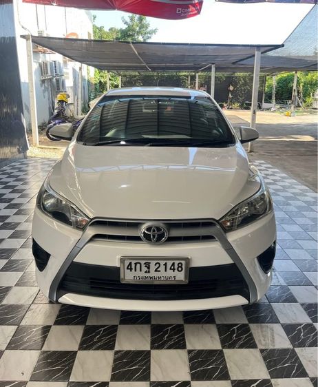 รถ Toyota Yaris 1.2 E สี ขาว