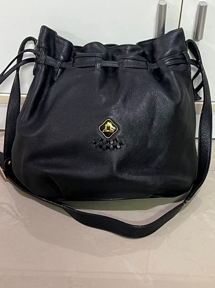 กระเป๋าสะพายหนังมือสอง 