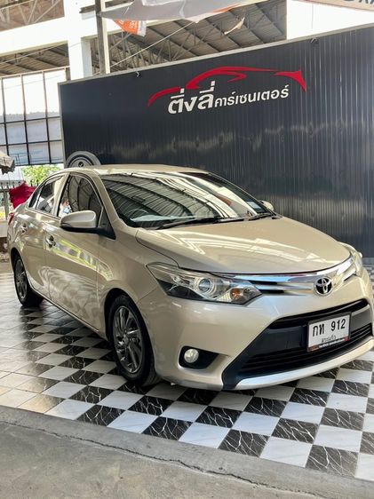 รถ Toyota Vios 1.5 S สี น้ำตาล