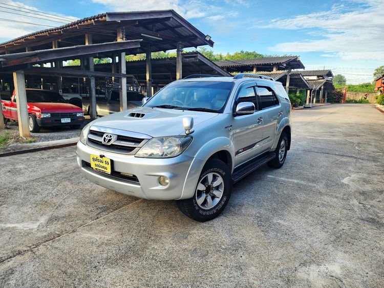 Toyota Fortuner 2005 3.0 V 4WD Utility-car ดีเซล ไม่ติดแก๊ส เกียร์อัตโนมัติ เทา รูปที่ 2