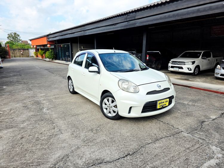 รถ Nissan March 1.2 VL Sport Version สี ขาว