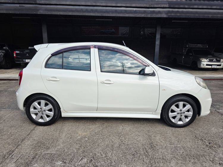 Nissan March 2013 1.2 VL Sport Version Sedan เบนซิน ไม่ติดแก๊ส เกียร์อัตโนมัติ ขาว รูปที่ 4