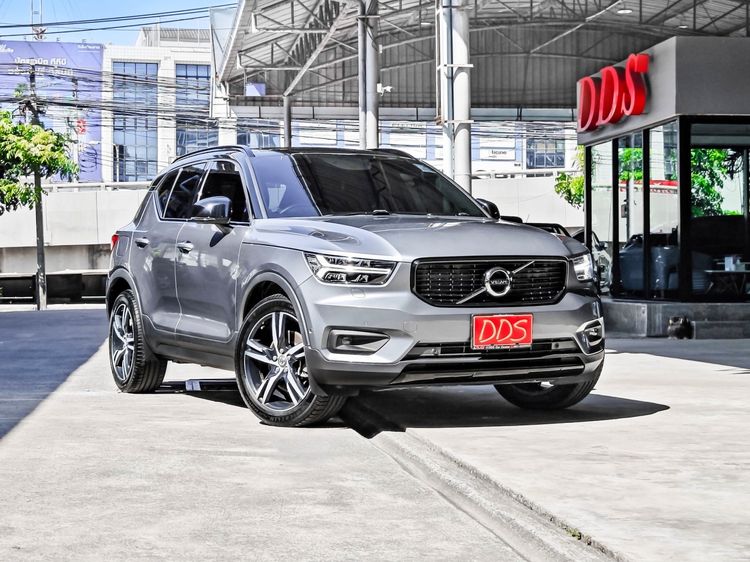 Volvo XC40 2019 2.0 T5 R-Design 4WD Utility-car เบนซิน เกียร์อัตโนมัติ ขาว รูปที่ 4