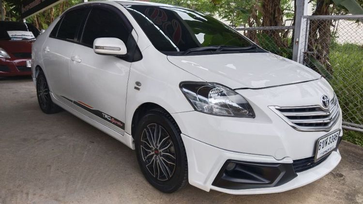 รถ Toyota Vios 1.5 TRD สี ขาว