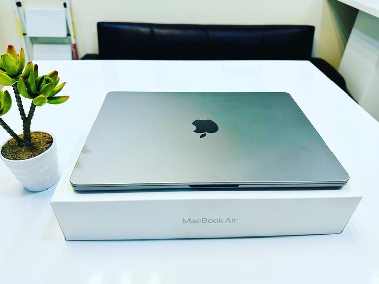 MacBook Air M2 13inch 8gb SSD 256 สภาพใหม่เอี่ยม