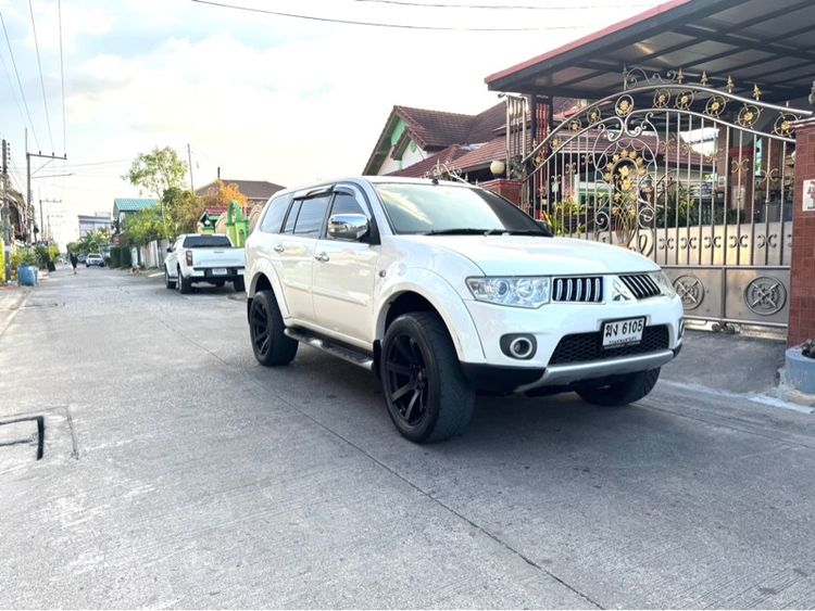 รถ Mitsubishi Pajero Sport 2.4 GT สี ขาว