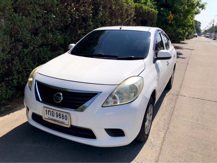 รถ Nissan Almera 1.2 E สี ขาว