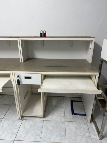 ขายโต๊ะ 3 ตัว ราคารวม 1,200 บาท เหมาะกับออฟฟิศ นั่งทำงาน เปิดร้านขนส่ง เอาไว้เป็นเคาเตอร์และให้ลูกค้าเขียน รูปที่ 3