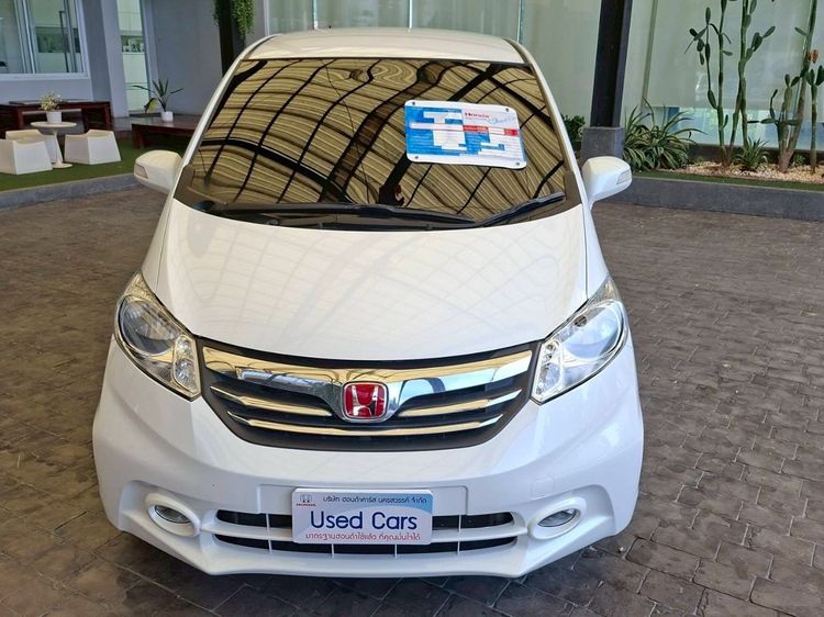 รถ Honda Freed 1.5 E สี ขาว