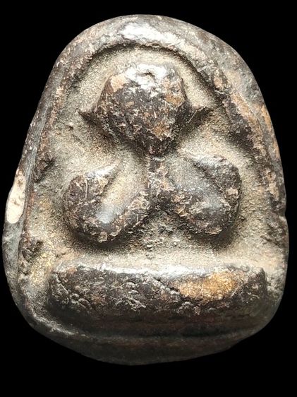 พระปิดตาลงรักครับ