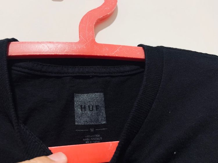 เสื้อยืด HUF แท้ 💯 size M ขนาด อก 20.5 ยาว 27 นิ้ว สภาพดีมาก สีดำเข้ม ลายสวย เนื้อผ้าดีมาก หายากน่าสะสมครับ รูปที่ 4