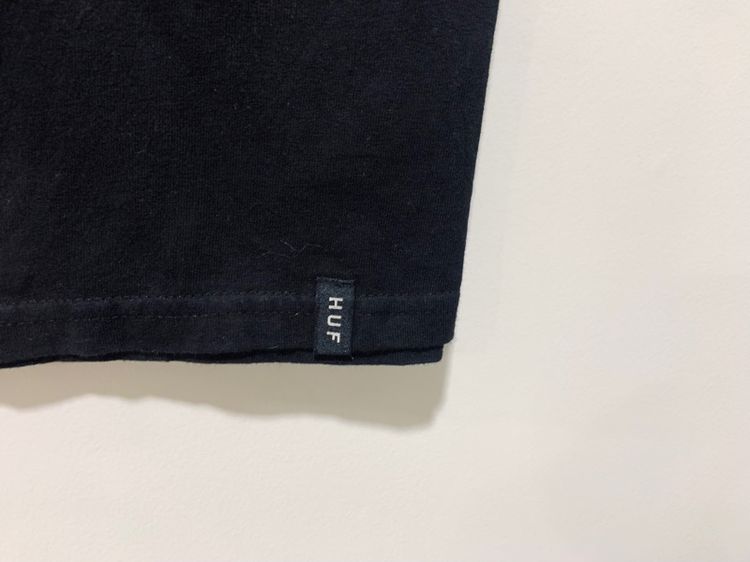 เสื้อยืด HUF แท้ 💯 size M ขนาด อก 20.5 ยาว 27 นิ้ว สภาพดีมาก สีดำเข้ม ลายสวย เนื้อผ้าดีมาก หายากน่าสะสมครับ รูปที่ 3
