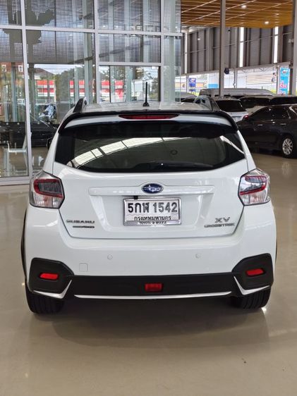 Subaru XV 2016 2.0 Crosstrek 4WD Sedan เบนซิน ไม่ติดแก๊ส เกียร์อัตโนมัติ ขาว รูปที่ 4
