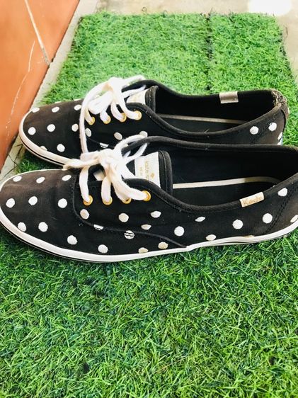 รองเท้าผ้าใบ 