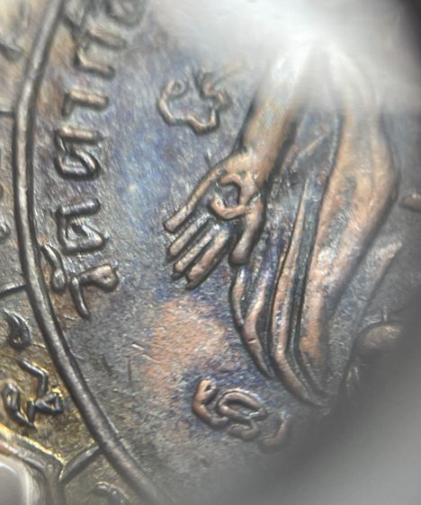 เหรียญหลวงพ่อแช่ม วัดตาก้อง รุ่นแรก พิมพ์ 2 หู เนื้อทองแดงรมดำ ปี 2484 พร้อมตลับทองคำหนามือ 1 รูปที่ 7