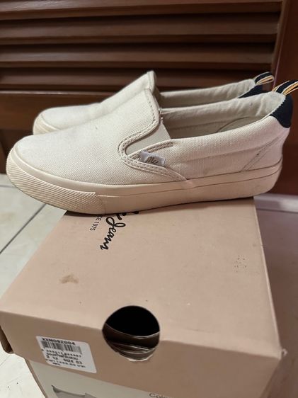 รองเท้าslip on Mc สีครีม รูปที่ 2