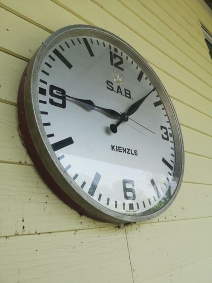 นาฬิกาแขวนผนังเก่า