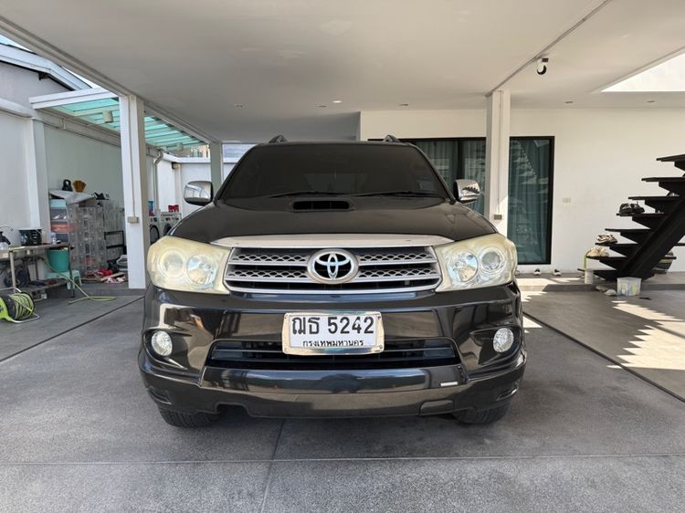 รถ Toyota Fortuner 3.0 V 4WD สี ดำ