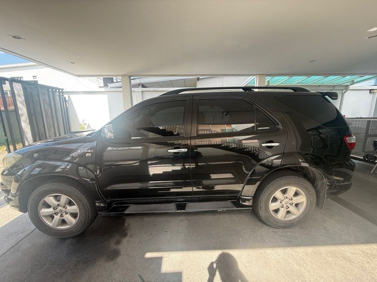 Toyota Fortuner 2008 3.0 V 4WD Utility-car ดีเซล ไม่ติดแก๊ส เกียร์อัตโนมัติ ดำ รูปที่ 4