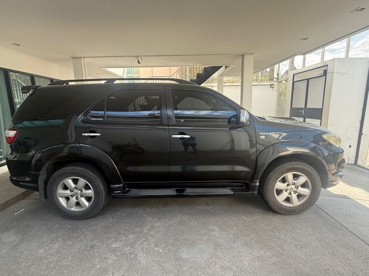 Toyota Fortuner 2008 3.0 V 4WD Utility-car ดีเซล ไม่ติดแก๊ส เกียร์อัตโนมัติ ดำ รูปที่ 2