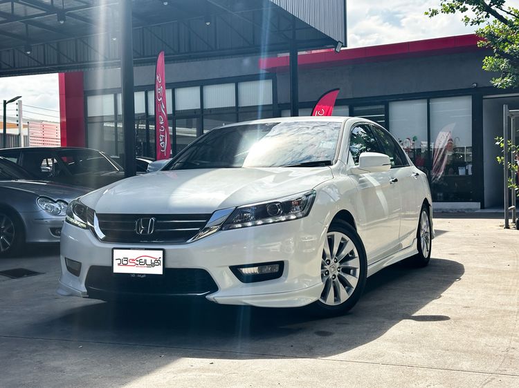 รถ Honda Accord 2.0 EL สี ขาว