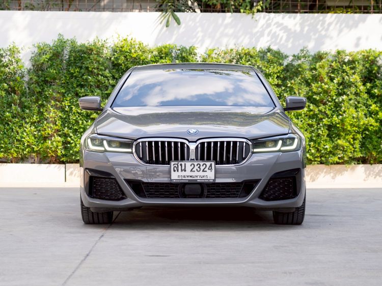 BMW Series 5 2022 530e Sedan ปลั๊กอินไฮบริด (PHEV) ไม่ติดแก๊ส เกียร์อัตโนมัติ เทา รูปที่ 2