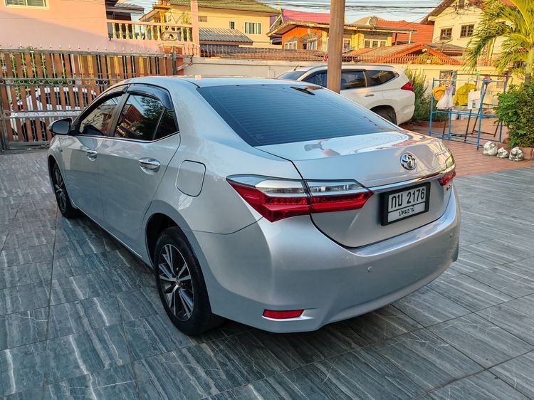 Toyota Altis 2017 1.8 E Sedan เบนซิน ไม่ติดแก๊ส เกียร์อัตโนมัติ บรอนซ์เงิน รูปที่ 3