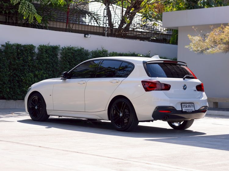 BMW Series 1 2019 118i Sedan เบนซิน ไม่ติดแก๊ส เกียร์อัตโนมัติ ขาว รูปที่ 4